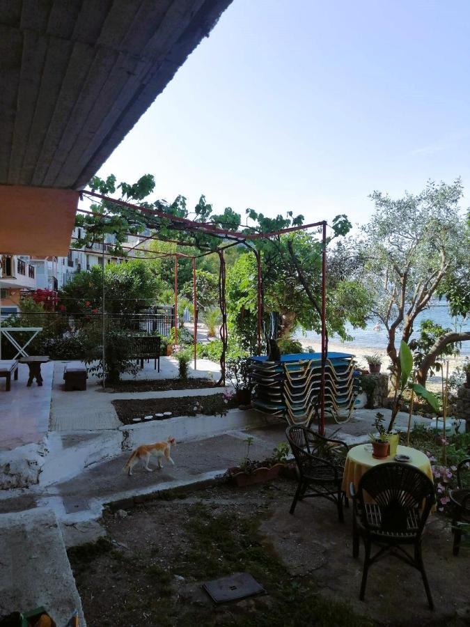 Vassia'S Beach Houses Benitses  Buitenkant foto
